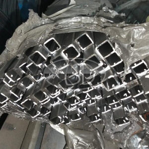 Besi Hollow Hitam Kotak